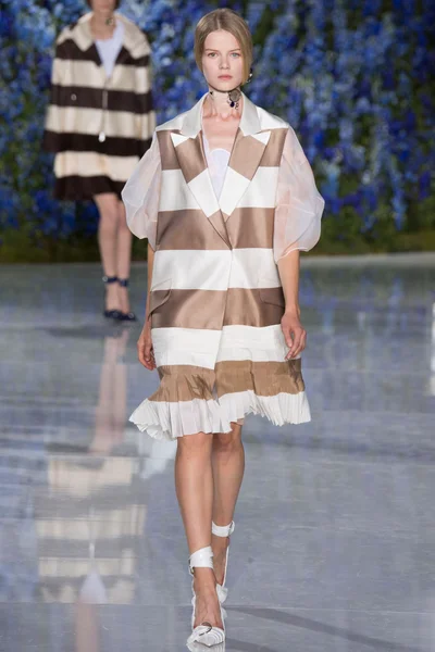 Look 29
